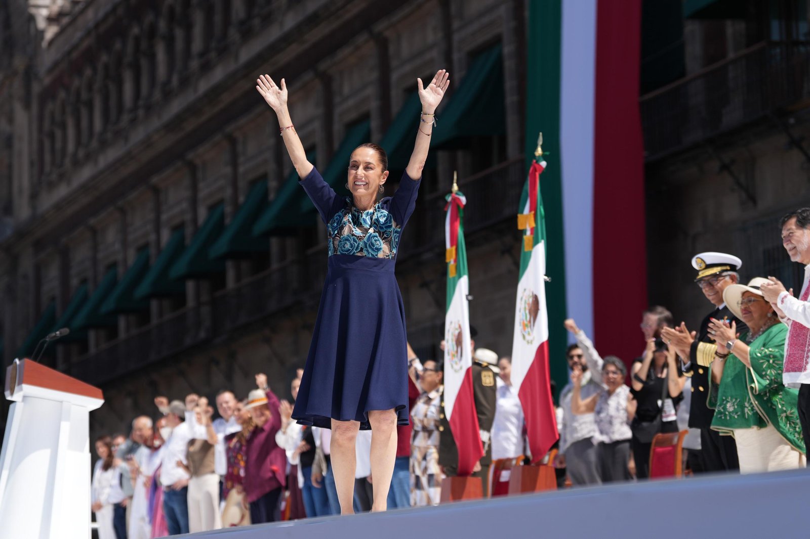 Sheinbaum cierra su gira nacional en el Zócalo a dos años de su gobierno: "Los mexicanos no queremos injerencias"